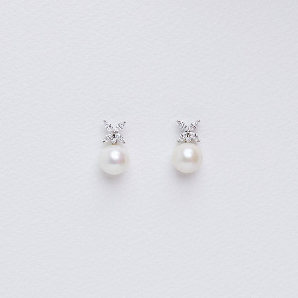 Diamond flower and pearl earrings