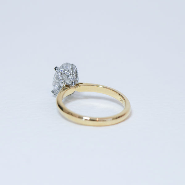 Oval Fleur solitaire,  diamond detailed setting