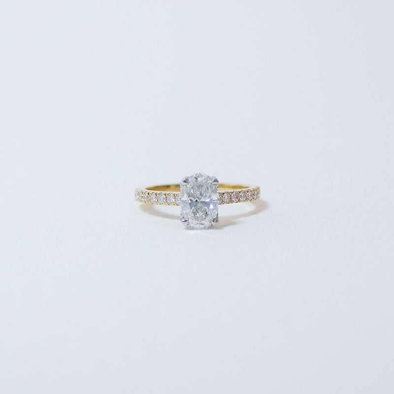 Oval fleur solitaire, diamond set band