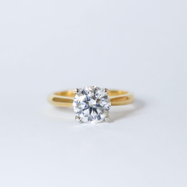 2 carat round brilliant diamond Fleur solitaire