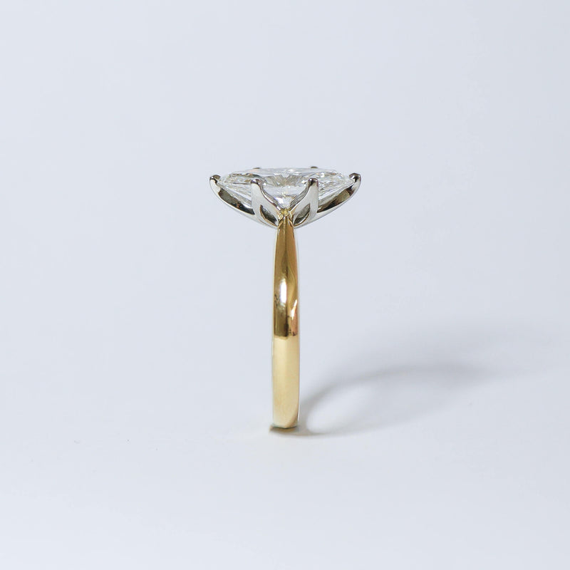 Marquise Fleur solitaire, side view.