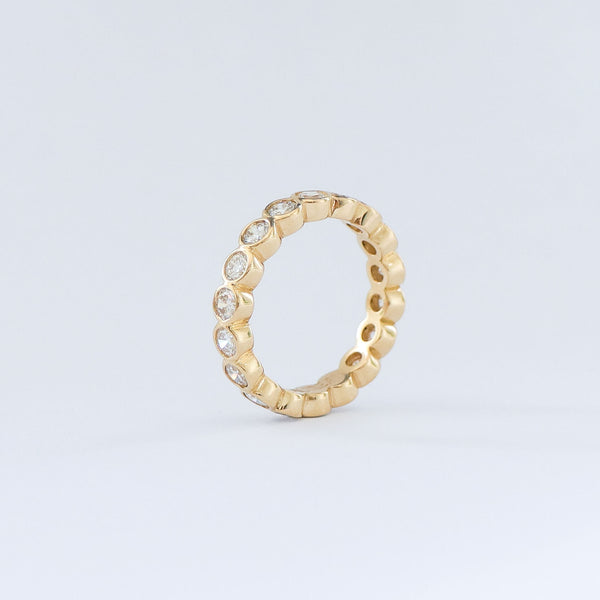 Bezel full eternity ring