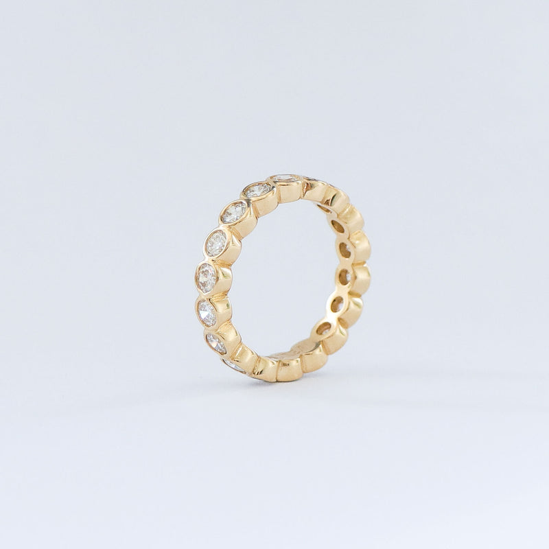 Bezel full eternity ring