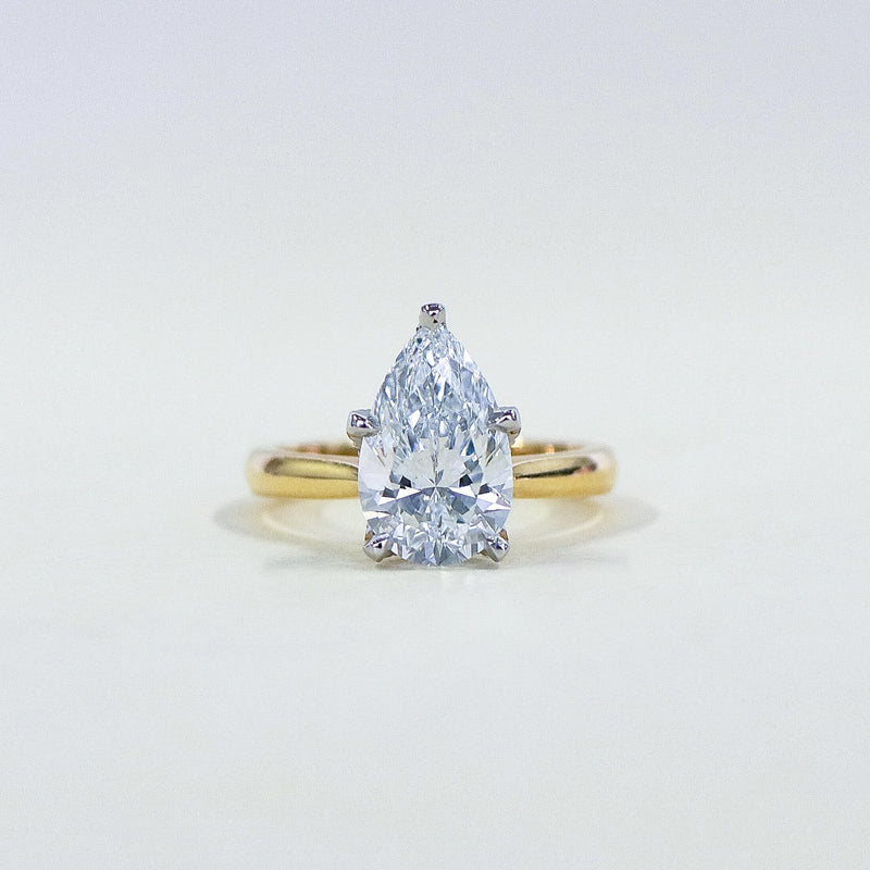 Pear Fleur solitaire.